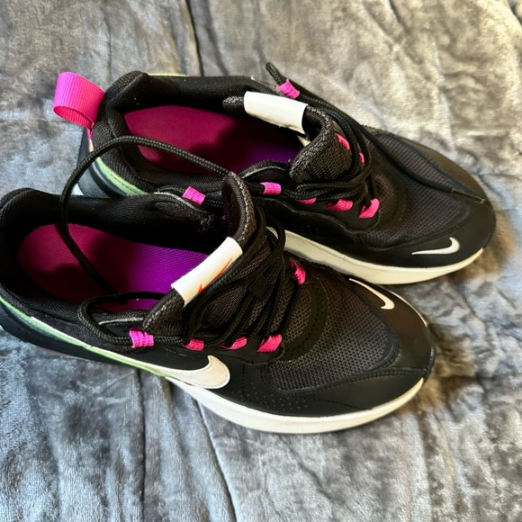 Nike Air Max Verona Black and Mint - Picture 5 of 8